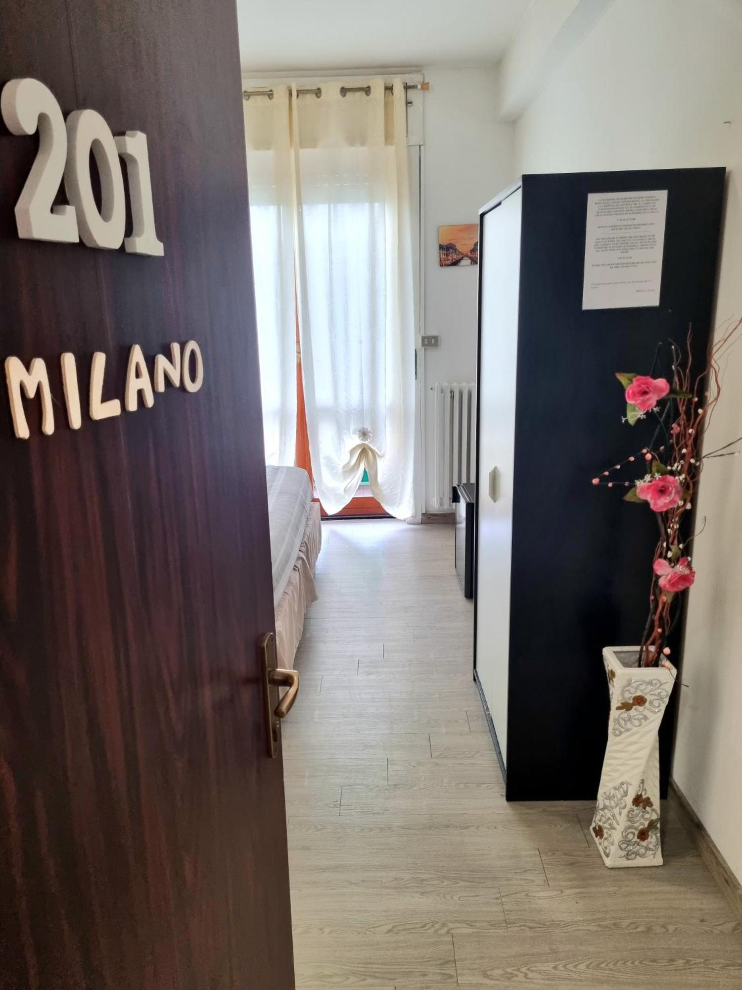 B&B Italo House Opera Extérieur photo
